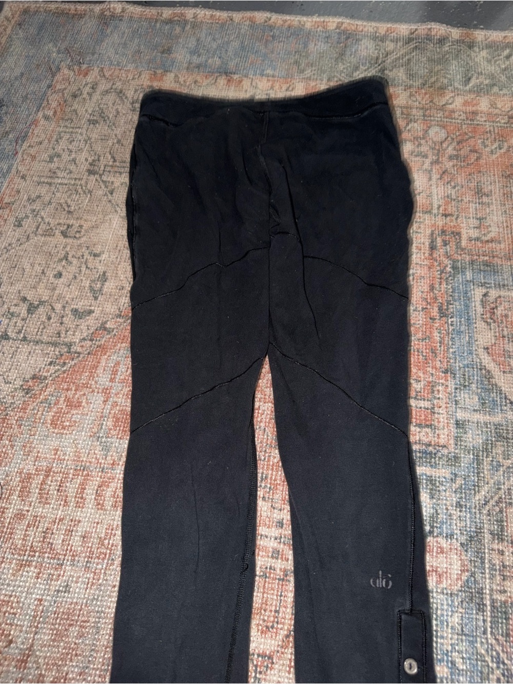 ALO leggings with buttons size medium leggings - Picture 7 of 7